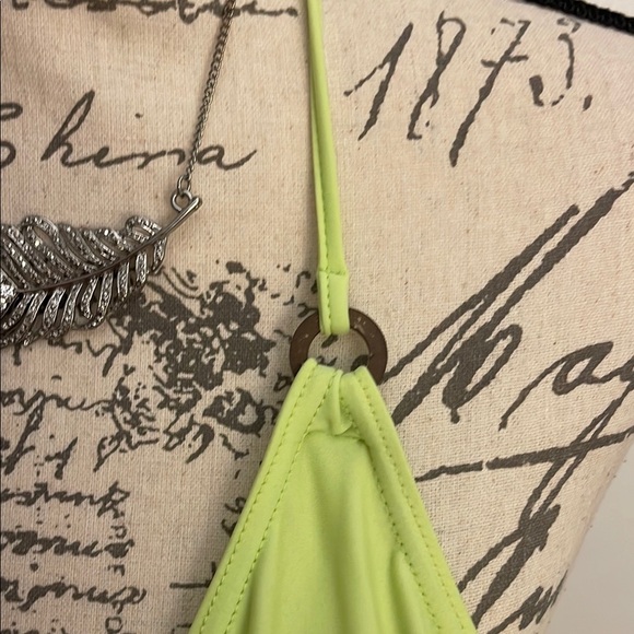 Vibrant Green Bikini Set - Picture 3 of 7